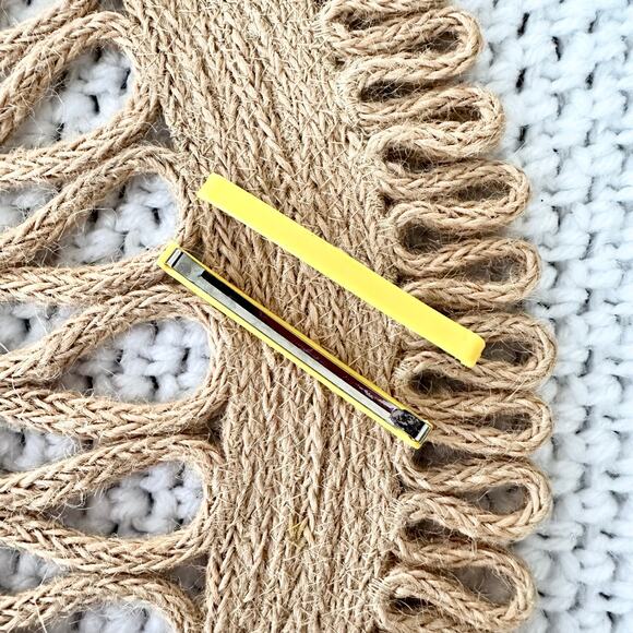 Vintage Goody USA Stay Tight Clip Hair Barrettes Bright Yellow Lot of 2 80s 90s - Picture 1 of 4